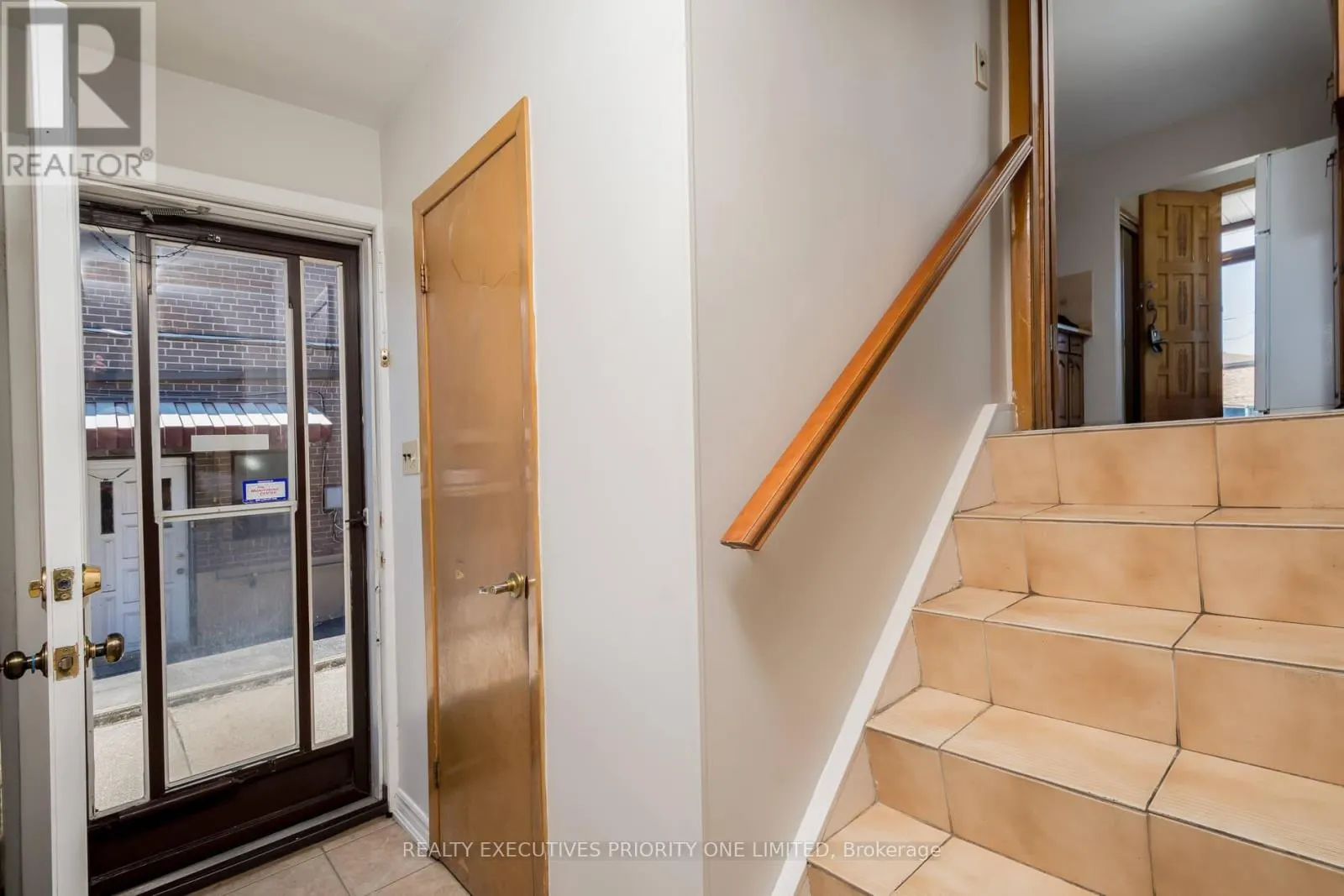 5 LANTOS COURT