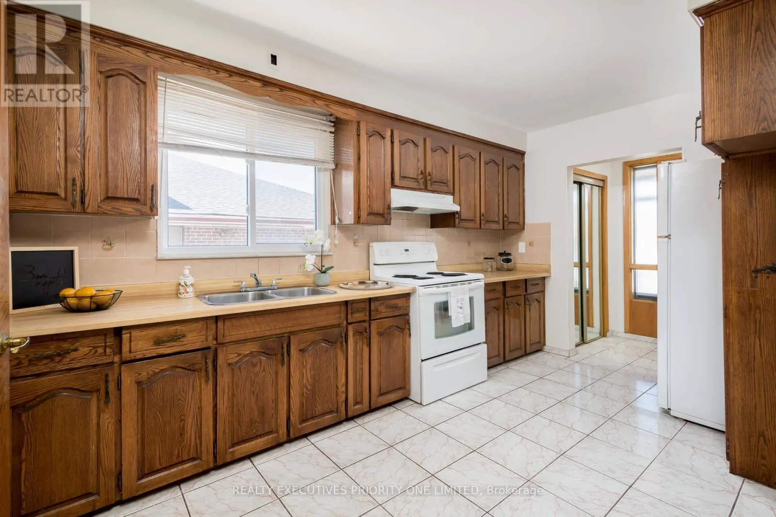 5 LANTOS COURT