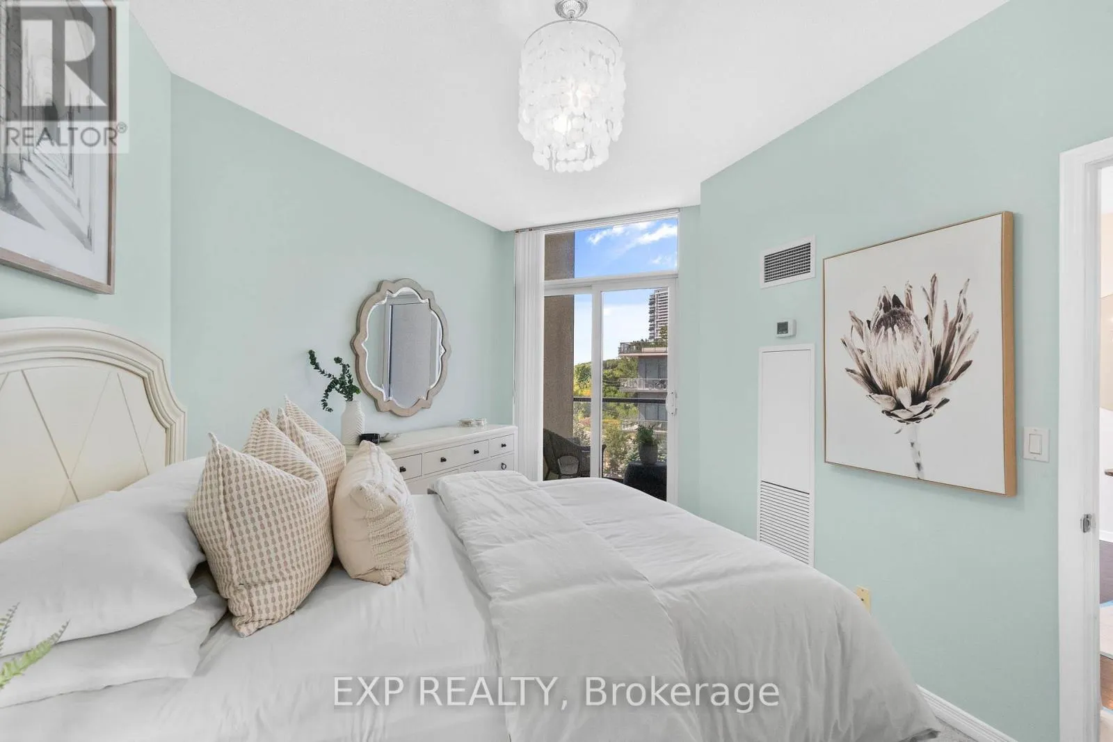 319 - 2240 LAKE SHORE BOULEVARD W
