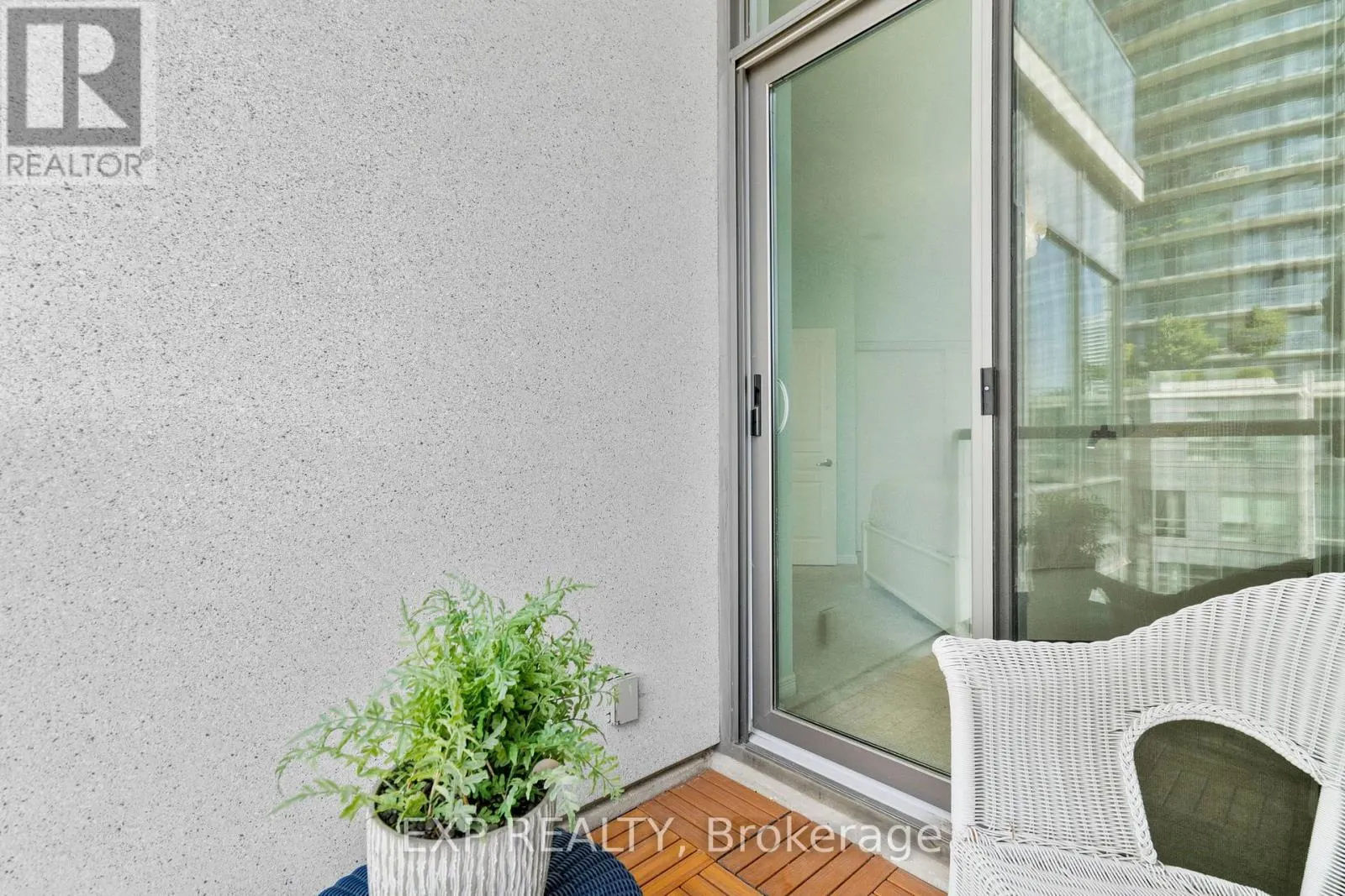 319 - 2240 LAKE SHORE BOULEVARD W