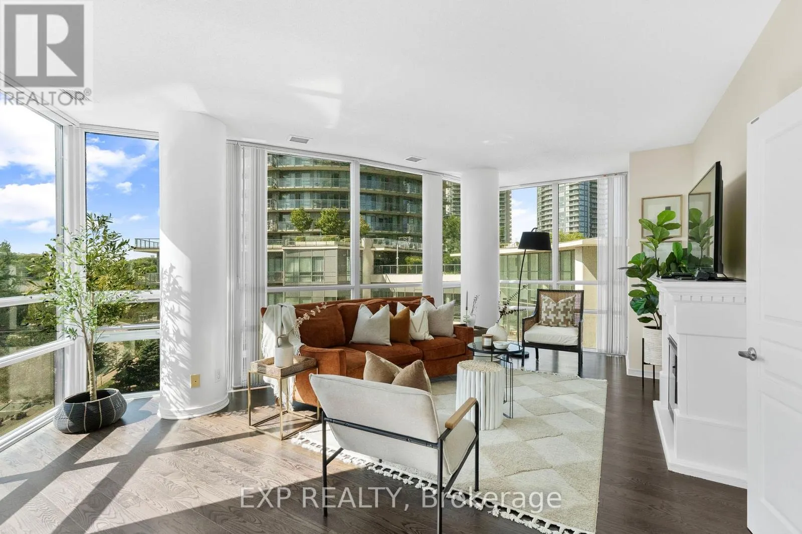 319 - 2240 LAKE SHORE BOULEVARD W