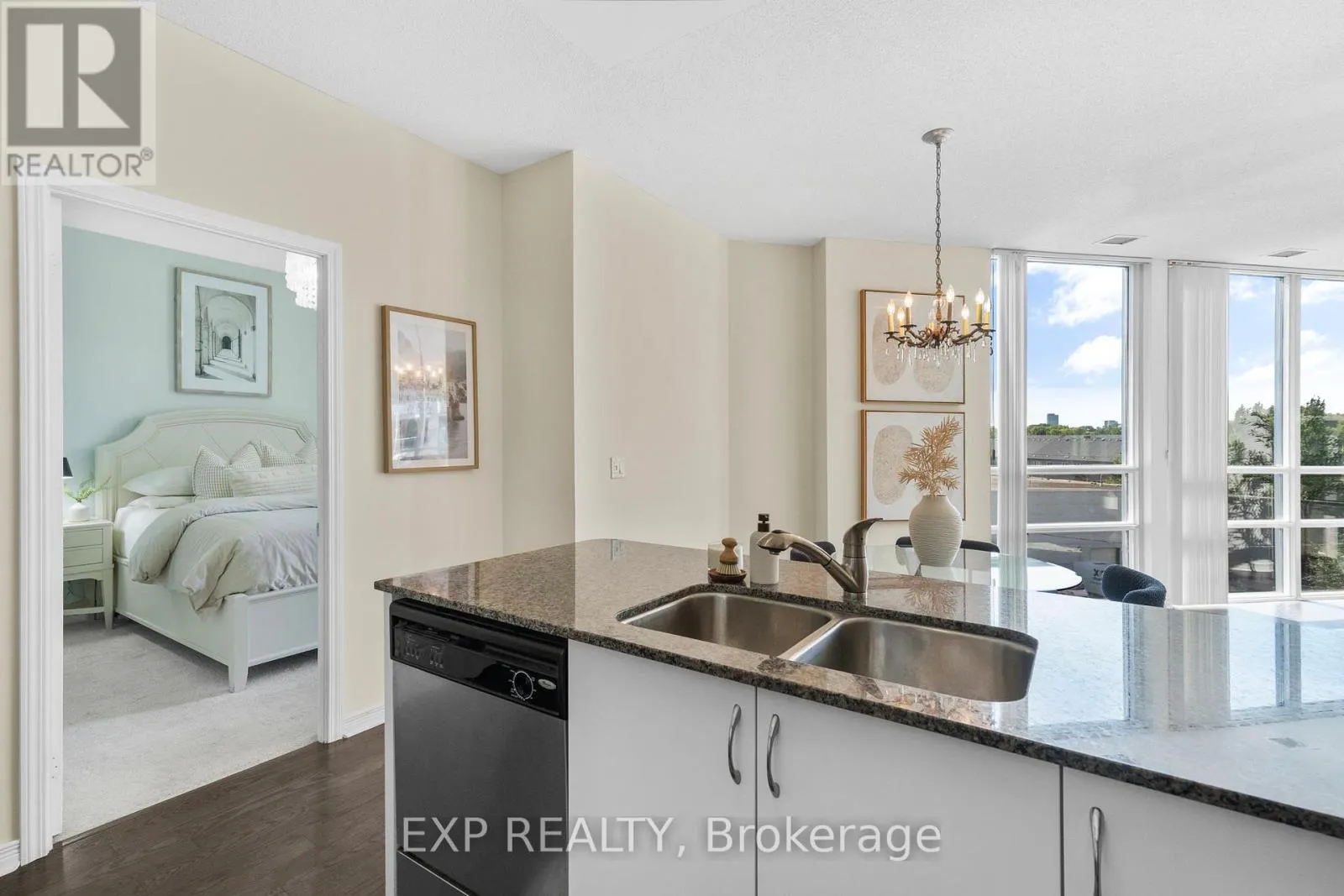319 - 2240 LAKE SHORE BOULEVARD W