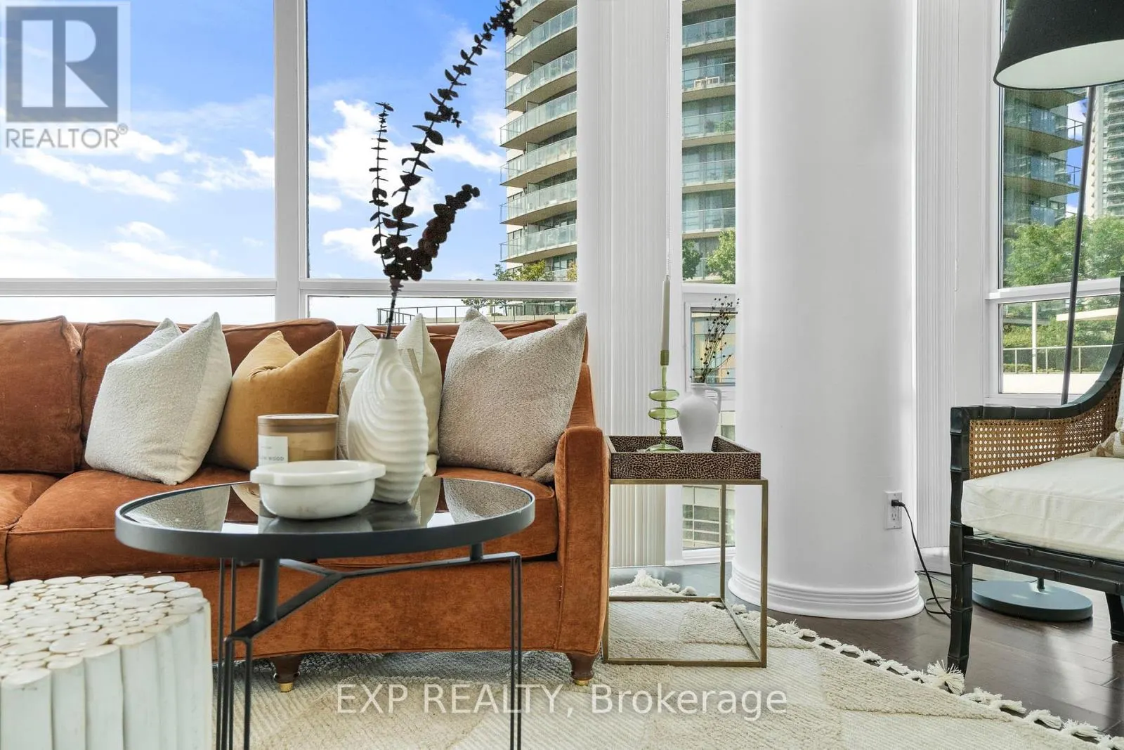 319 - 2240 LAKE SHORE BOULEVARD W