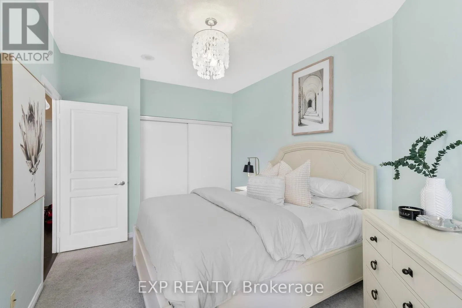 319 - 2240 LAKE SHORE BOULEVARD W