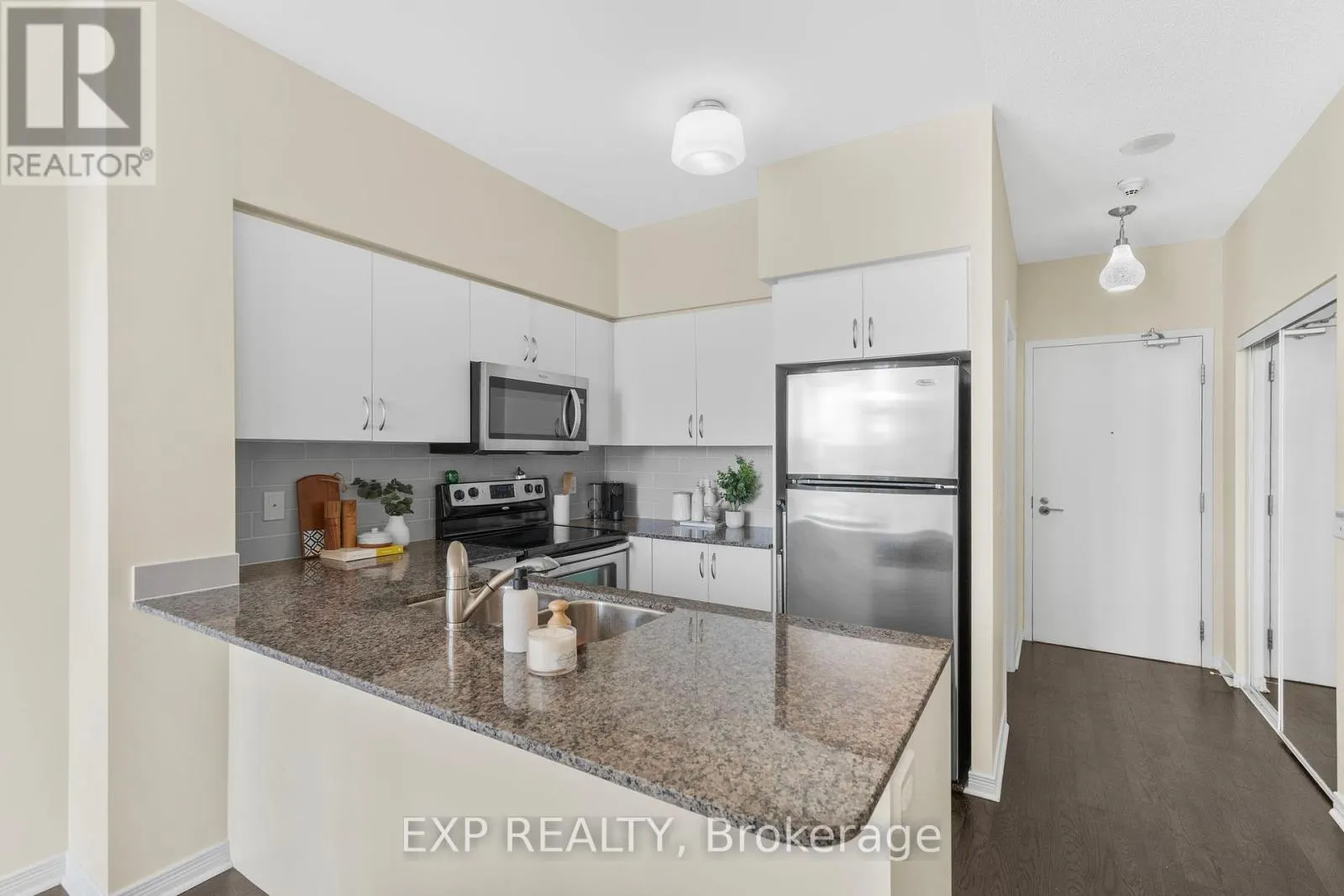 319 - 2240 LAKE SHORE BOULEVARD W