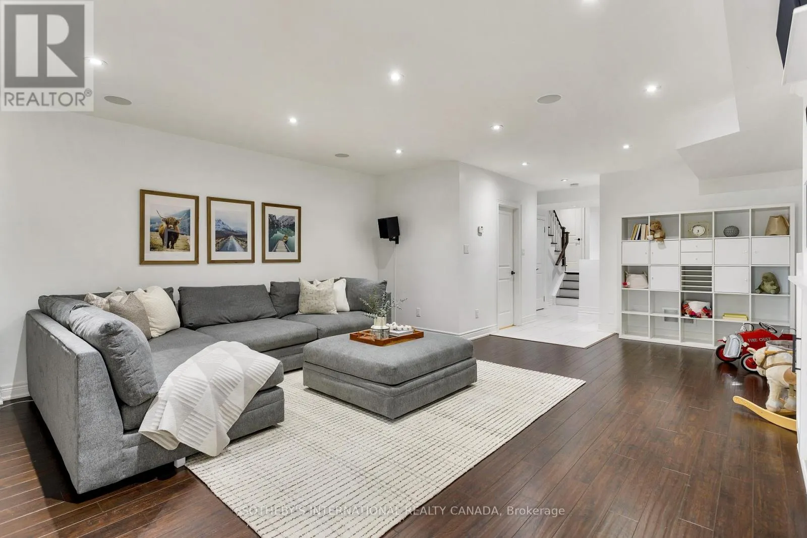 461 VALERMO DRIVE
