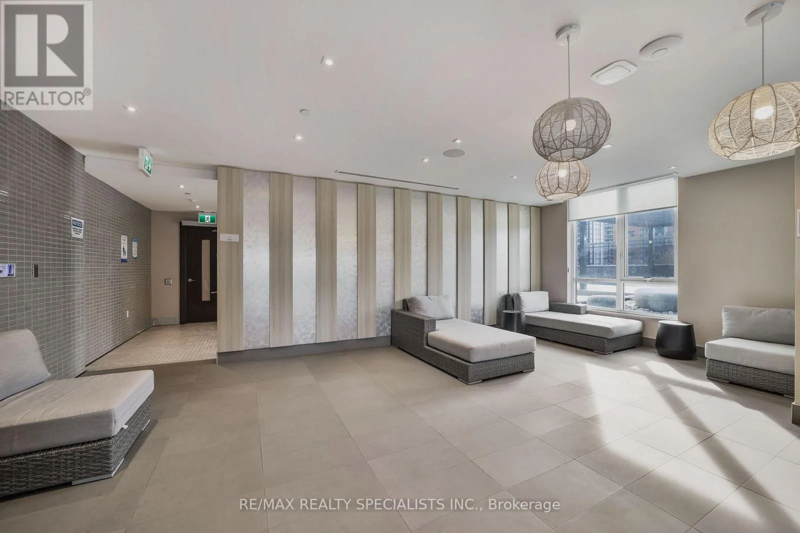 1702 - 8 NAHANI WAY