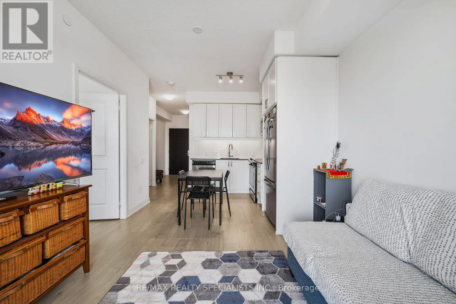 1702 - 8 NAHANI WAY