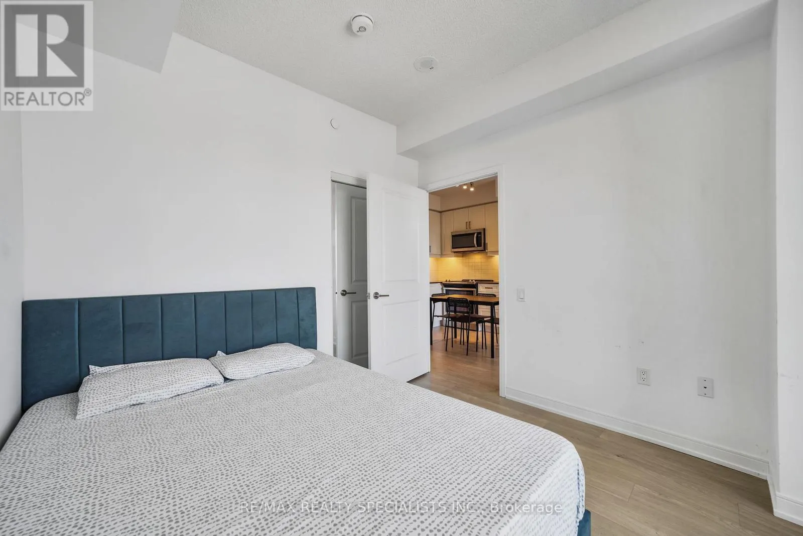 1702 - 8 NAHANI WAY