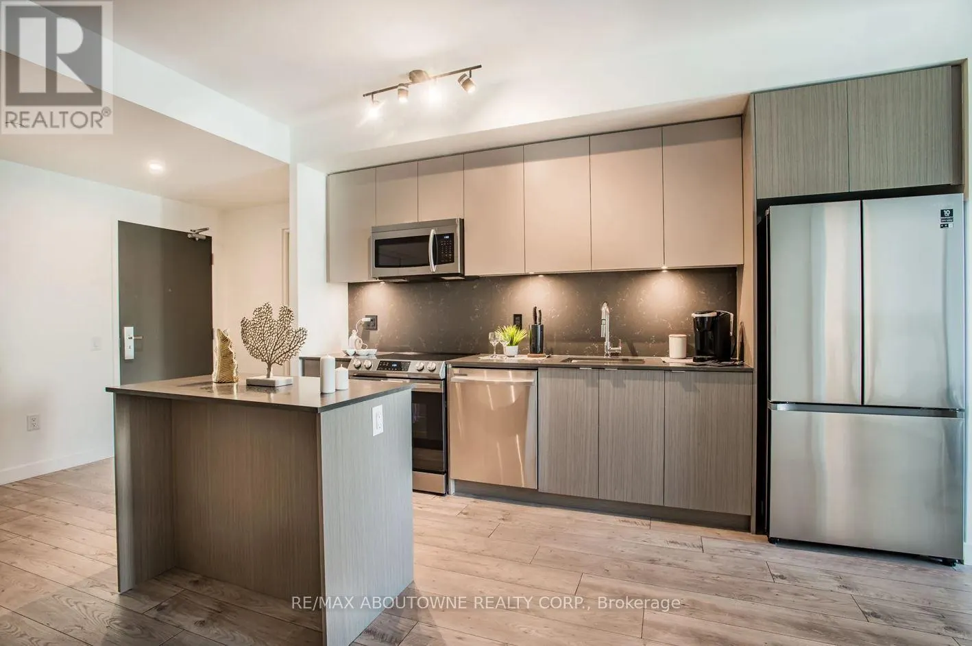 BO608 - 133 BRONTE ROAD