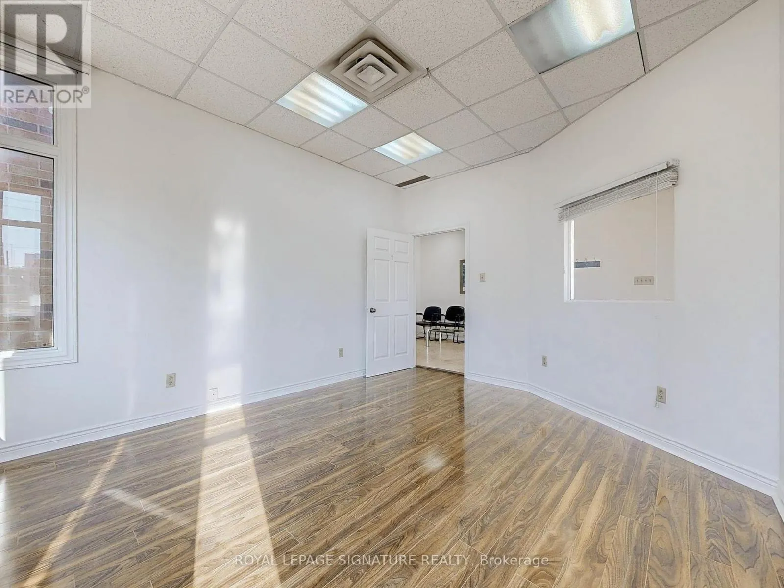 21L - 951 WILSON AVENUE