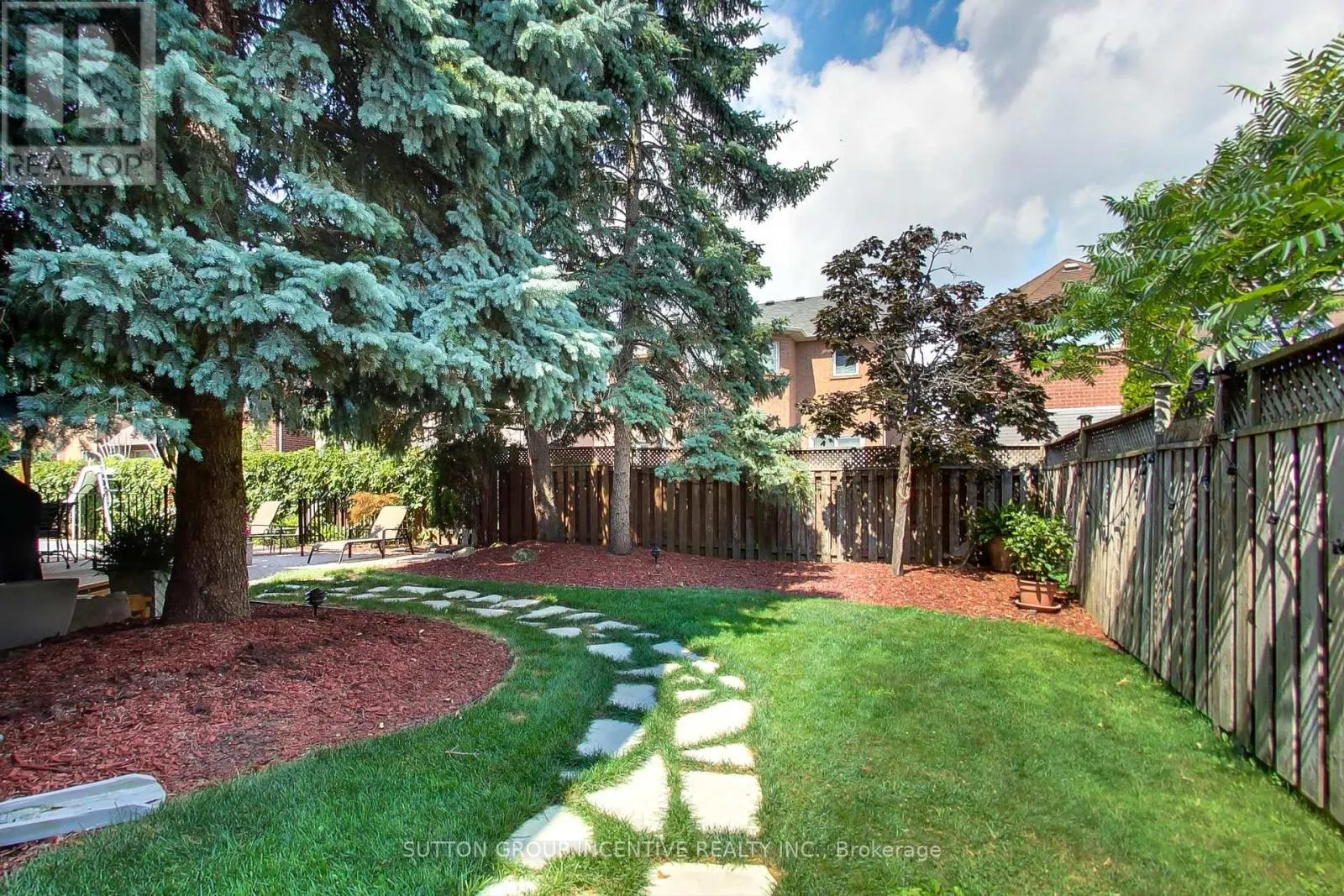 11 SAFARI COURT