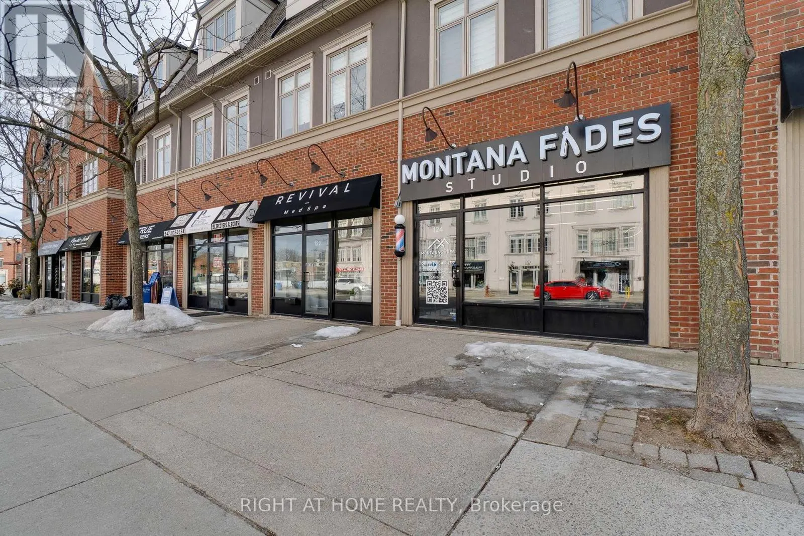 6 - 99 BRANT STREET S