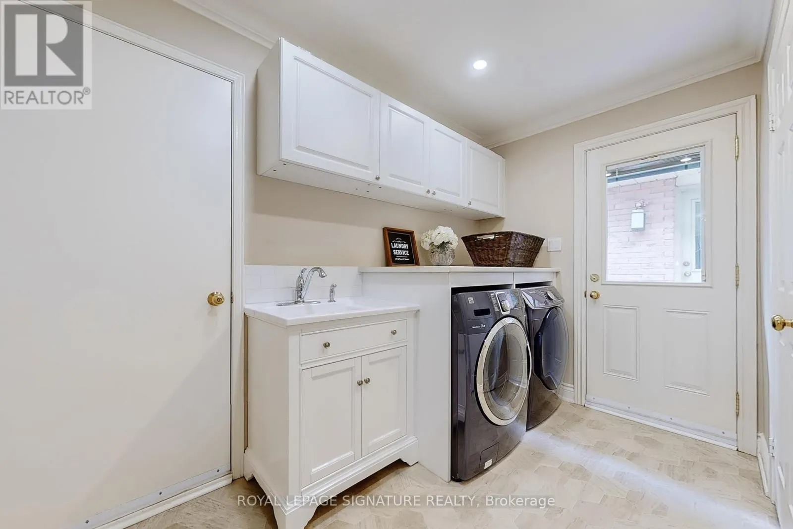 1729 PENGILLEY PLACE