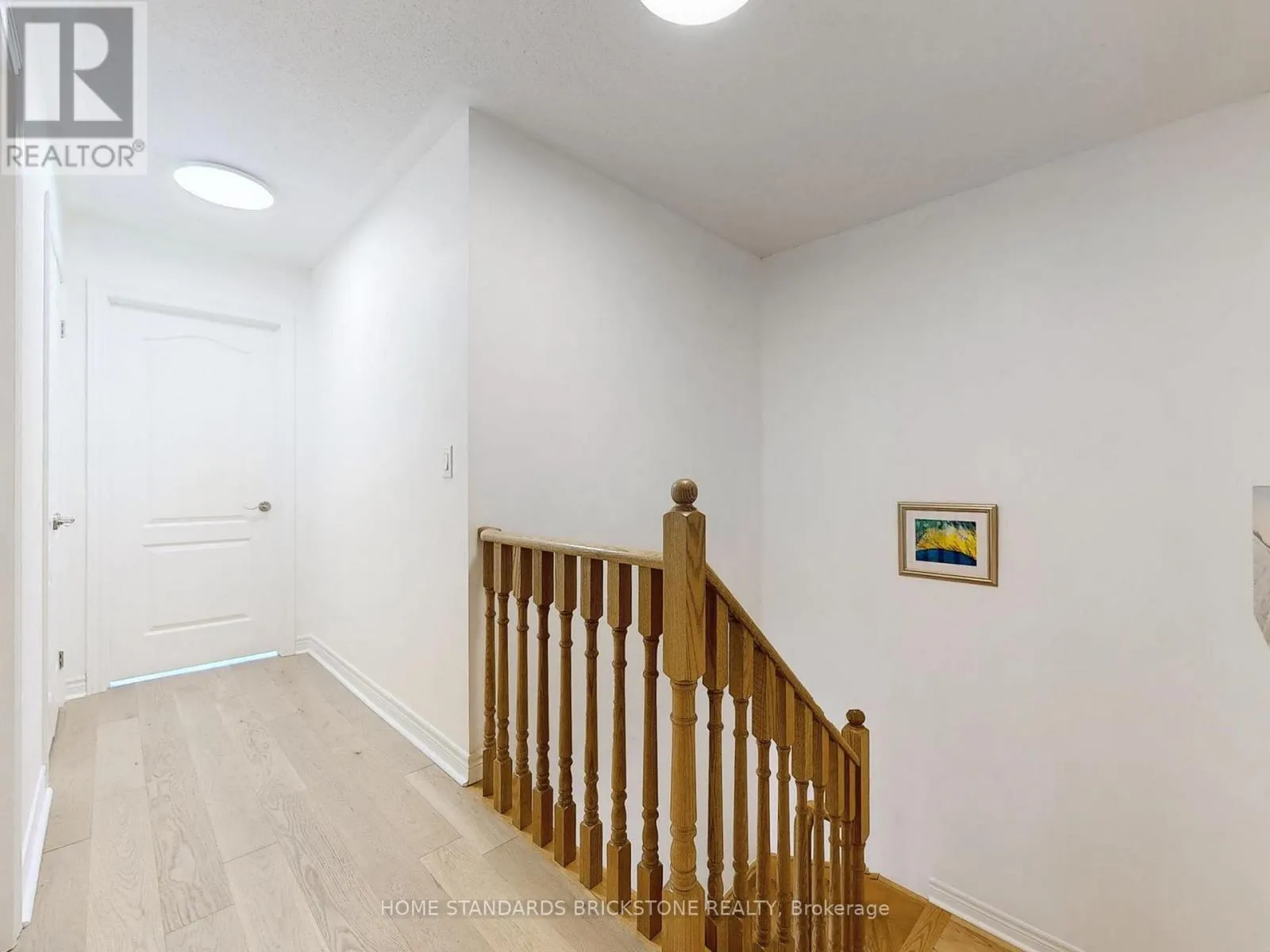 50 VERSAILLES CRESCENT