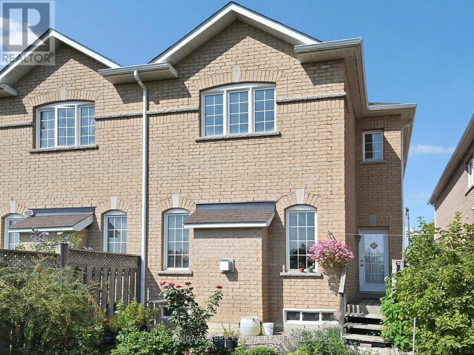 50 VERSAILLES CRESCENT