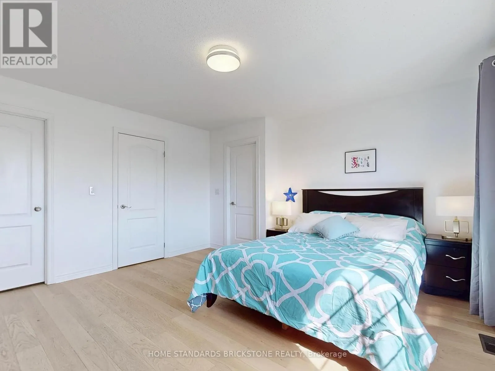 50 VERSAILLES CRESCENT