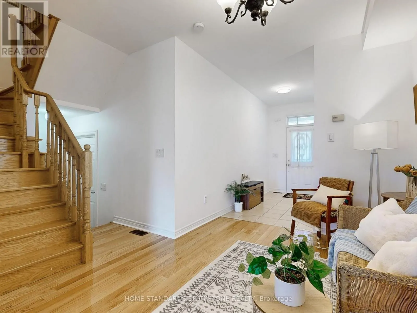 50 VERSAILLES CRESCENT