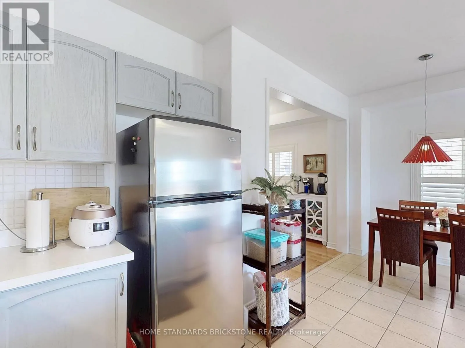 50 VERSAILLES CRESCENT