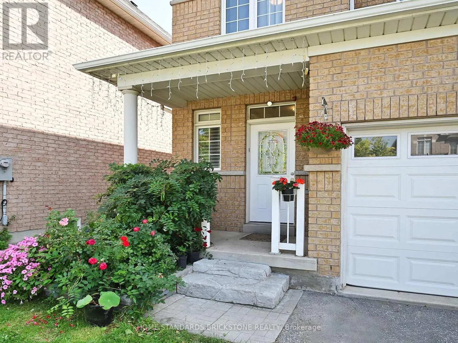 50 VERSAILLES CRESCENT