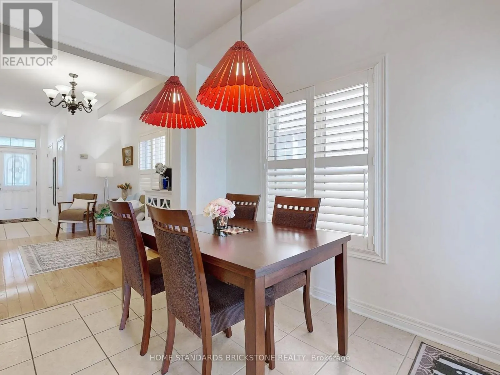 50 VERSAILLES CRESCENT
