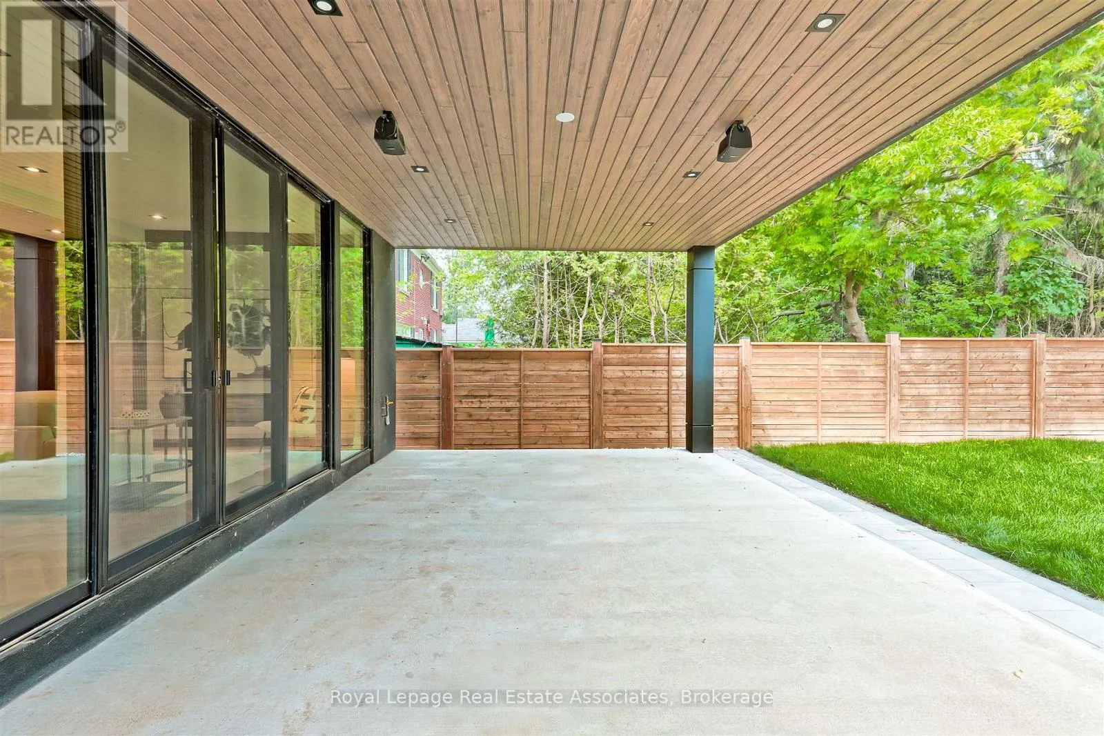 700 MONTBECK CRESCENT