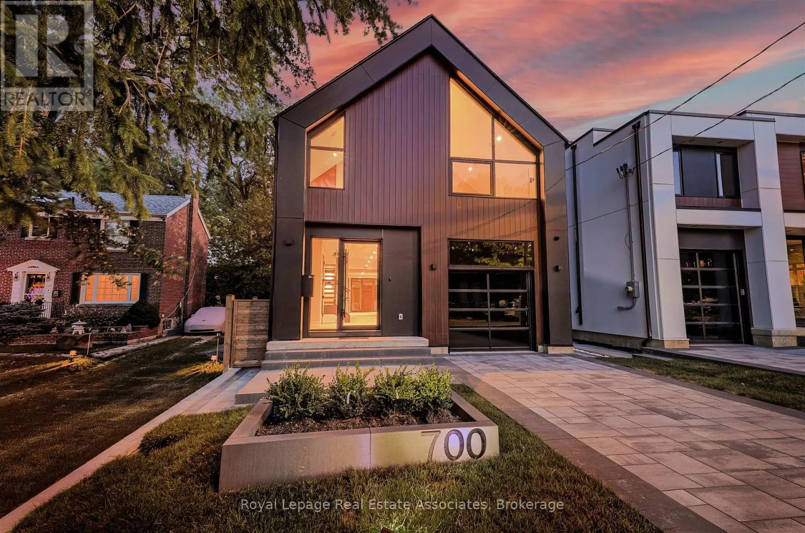 700 MONTBECK CRESCENT
