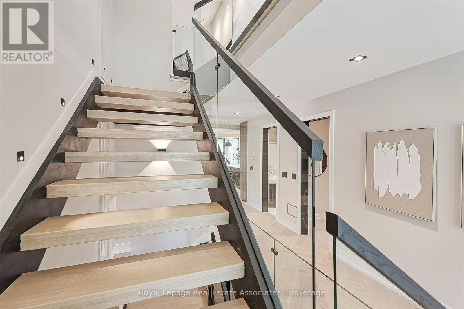 700 MONTBECK CRESCENT
