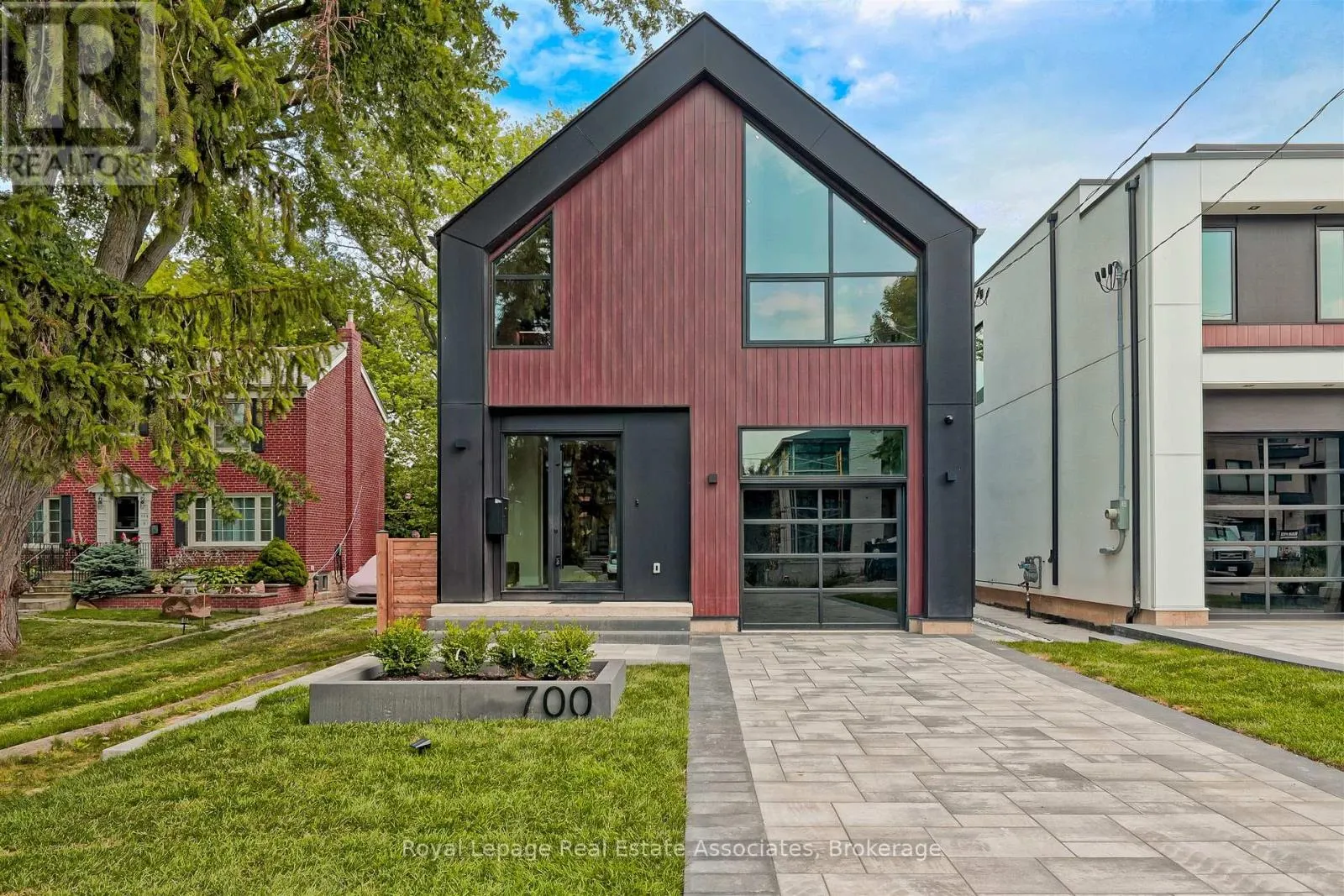 700 MONTBECK CRESCENT