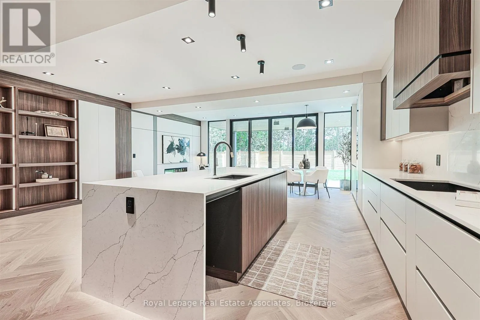 700 MONTBECK CRESCENT