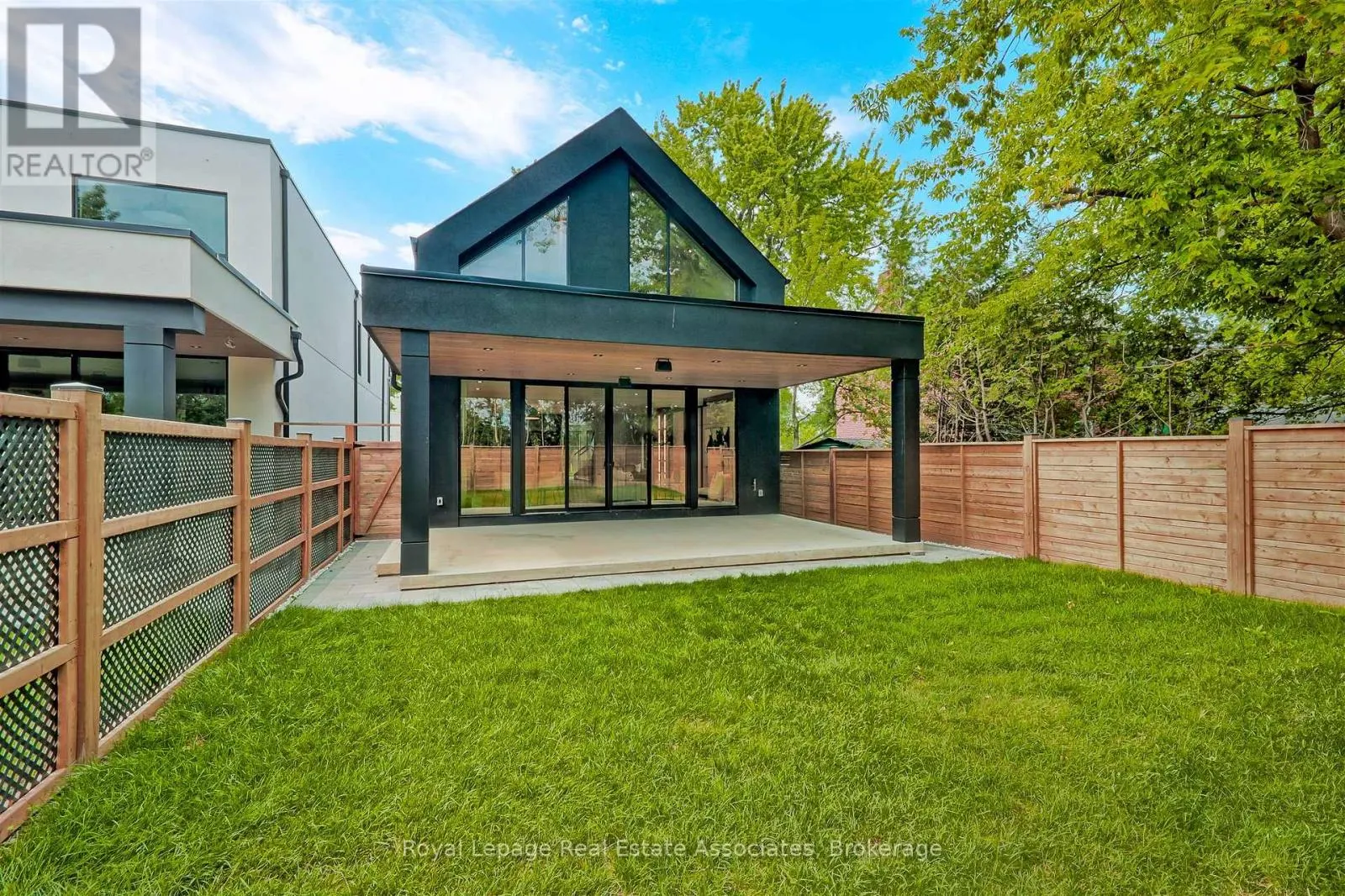 700 MONTBECK CRESCENT