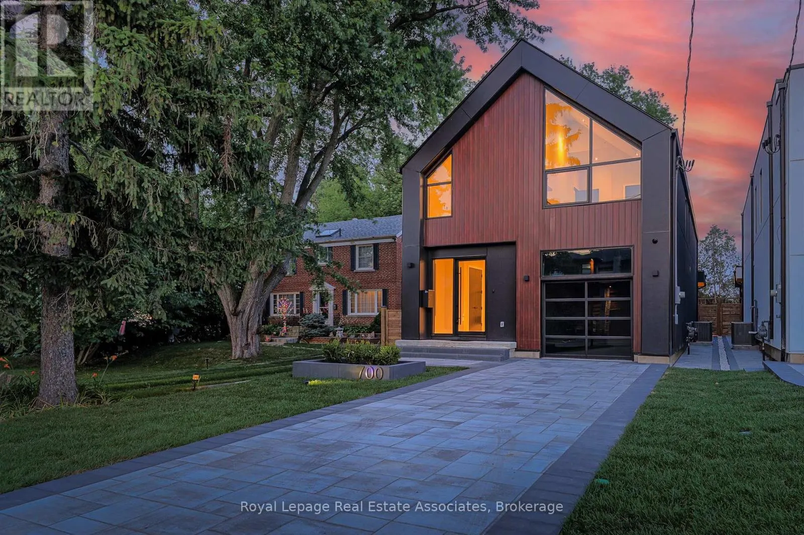 700 MONTBECK CRESCENT