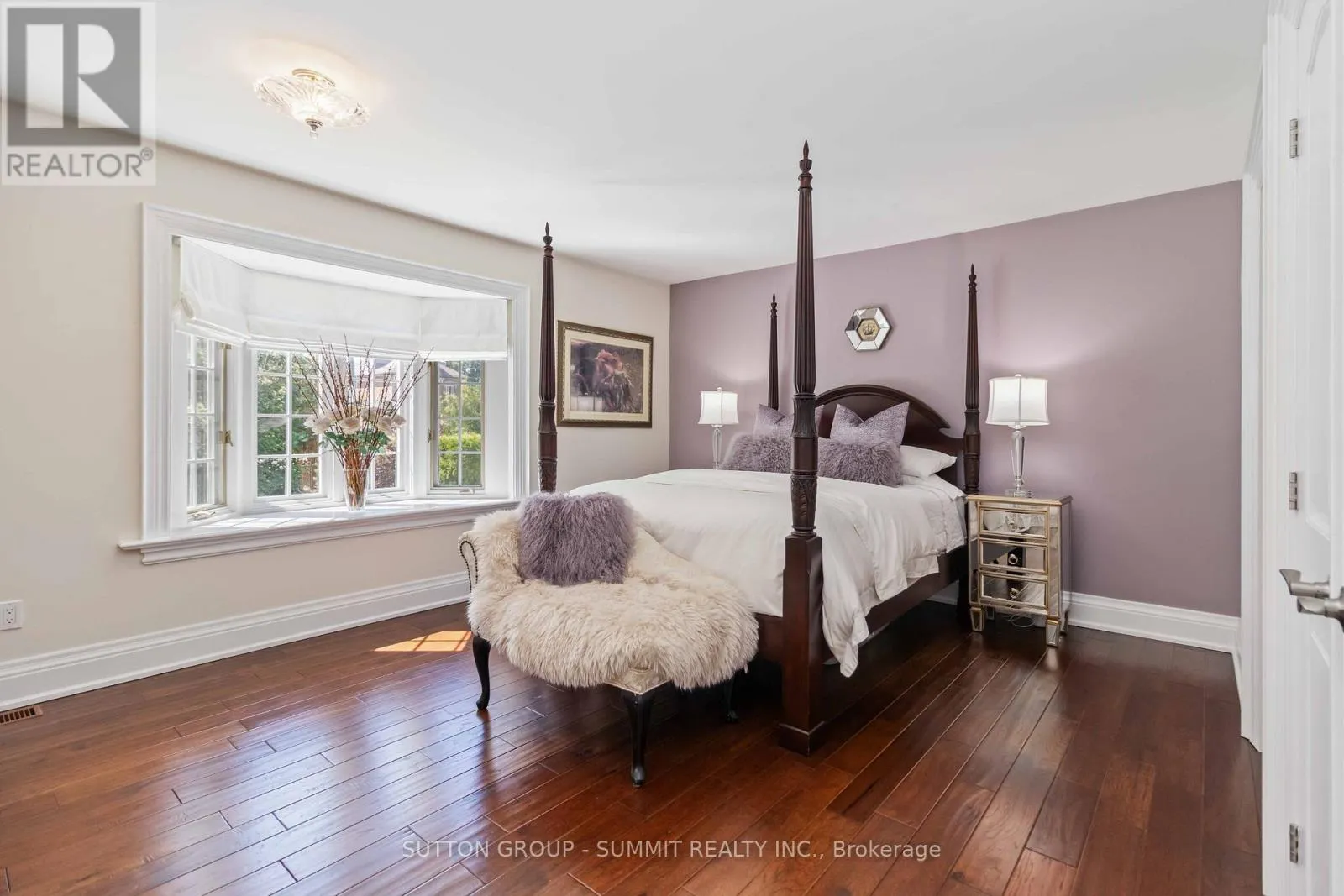 353 QUEEN STREET S