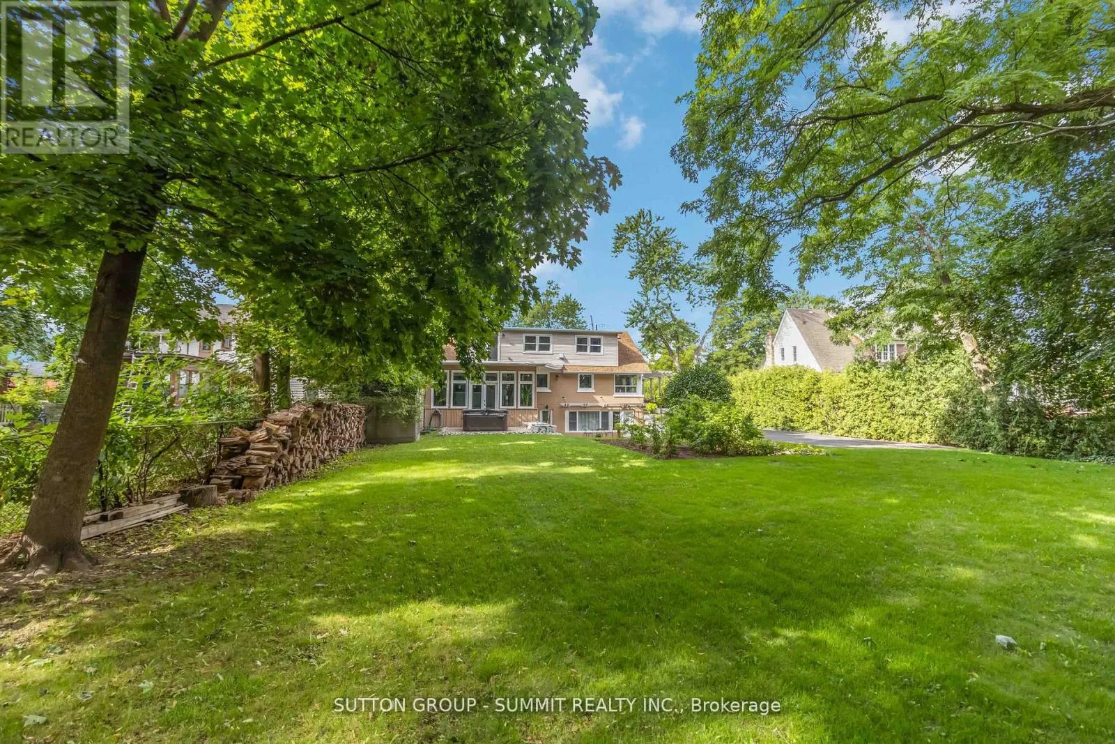353 QUEEN STREET S