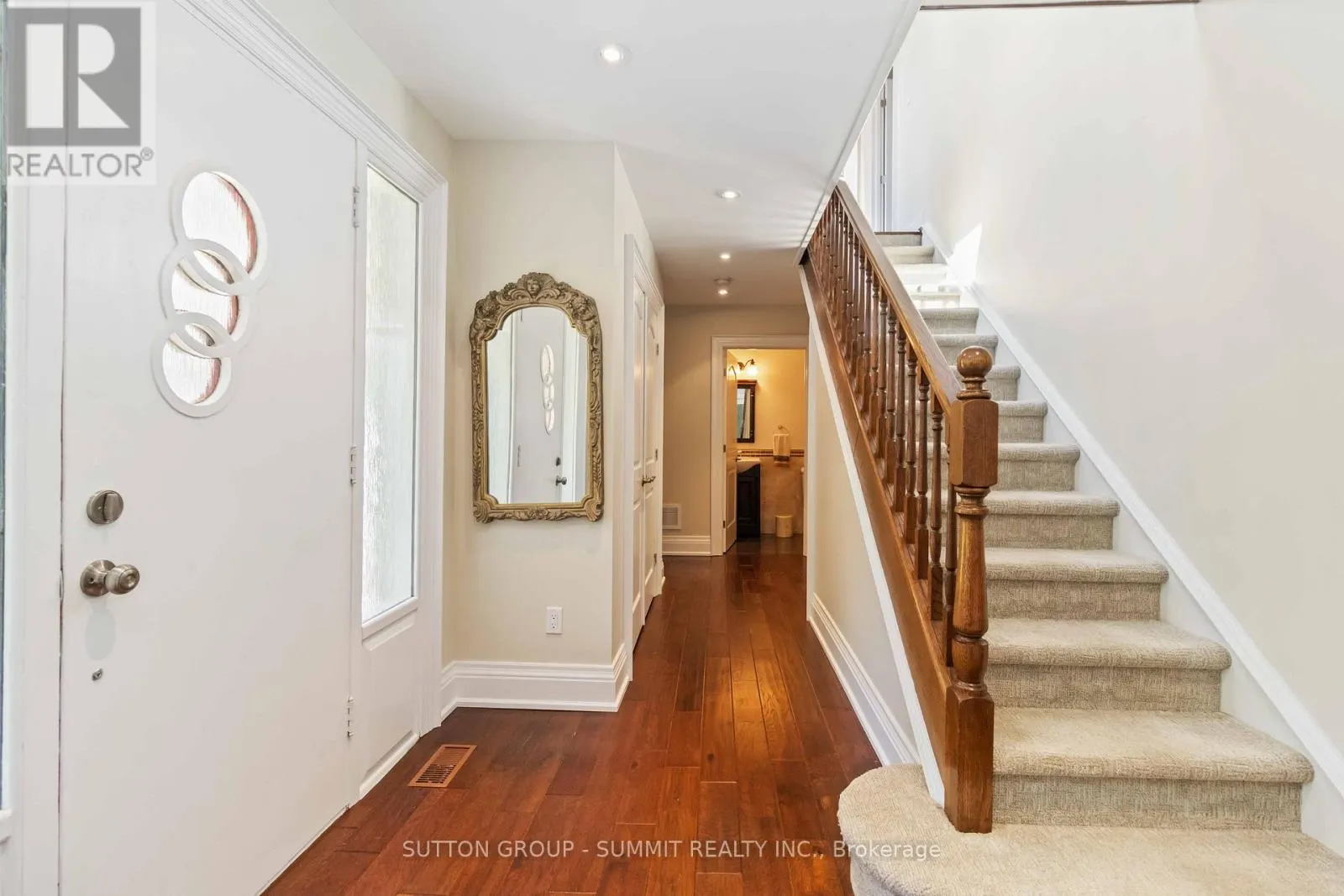 353 QUEEN STREET S
