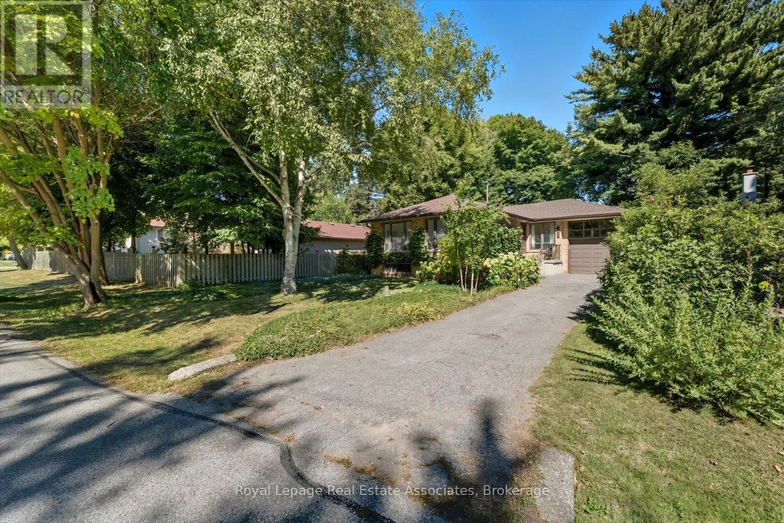 1229 WELWYN DRIVE