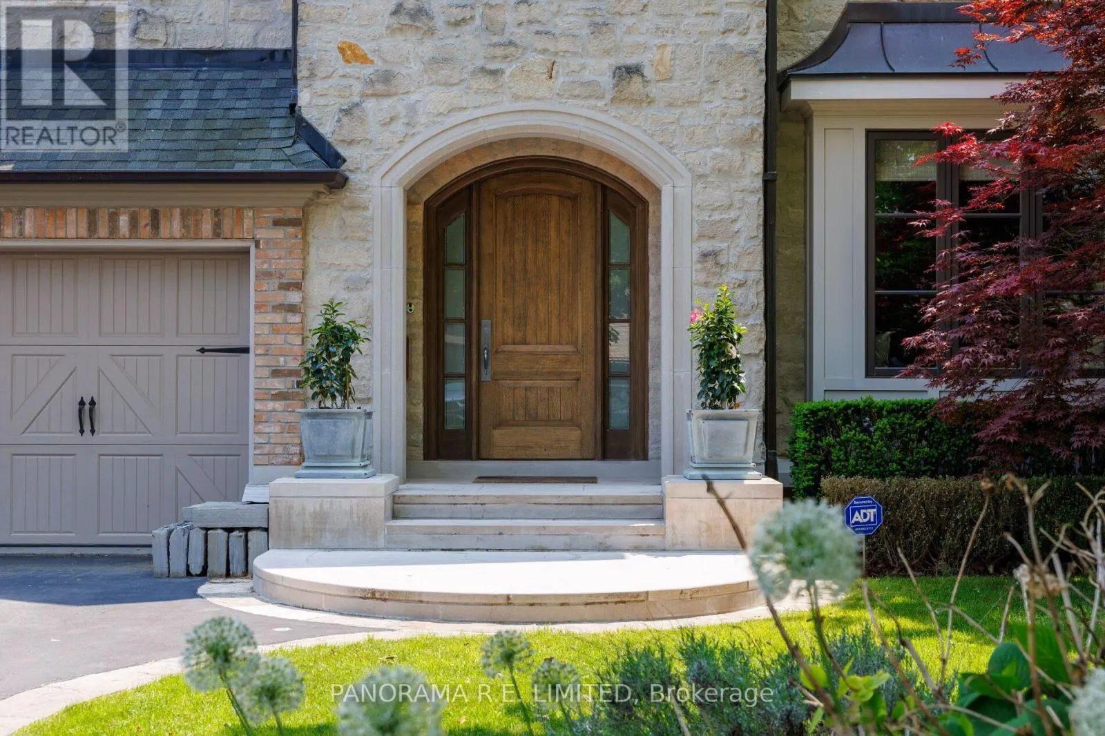 19 GRAYSTONE GARDENS