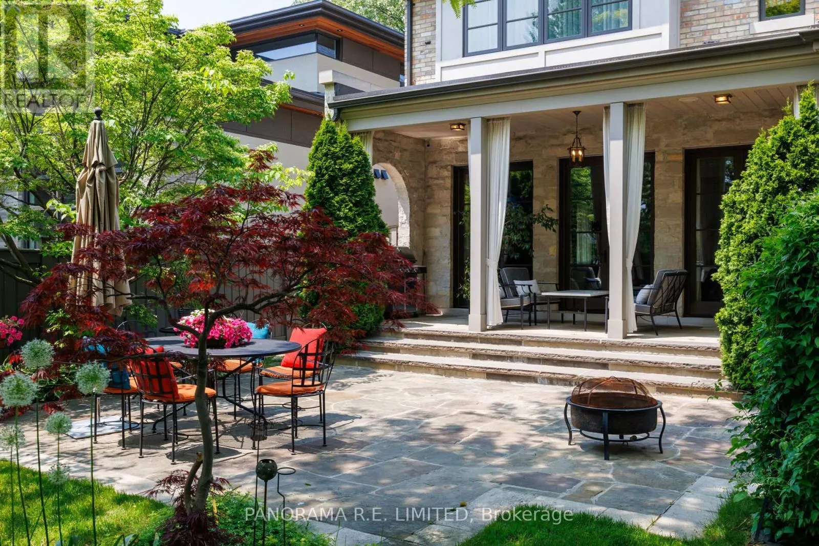 19 GRAYSTONE GARDENS
