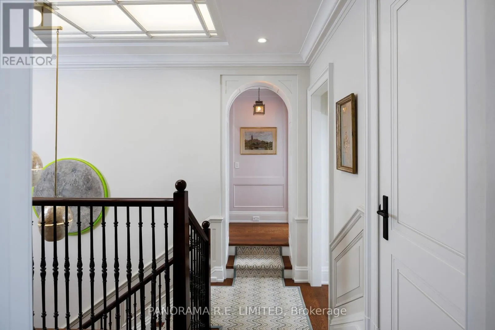 19 GRAYSTONE GARDENS