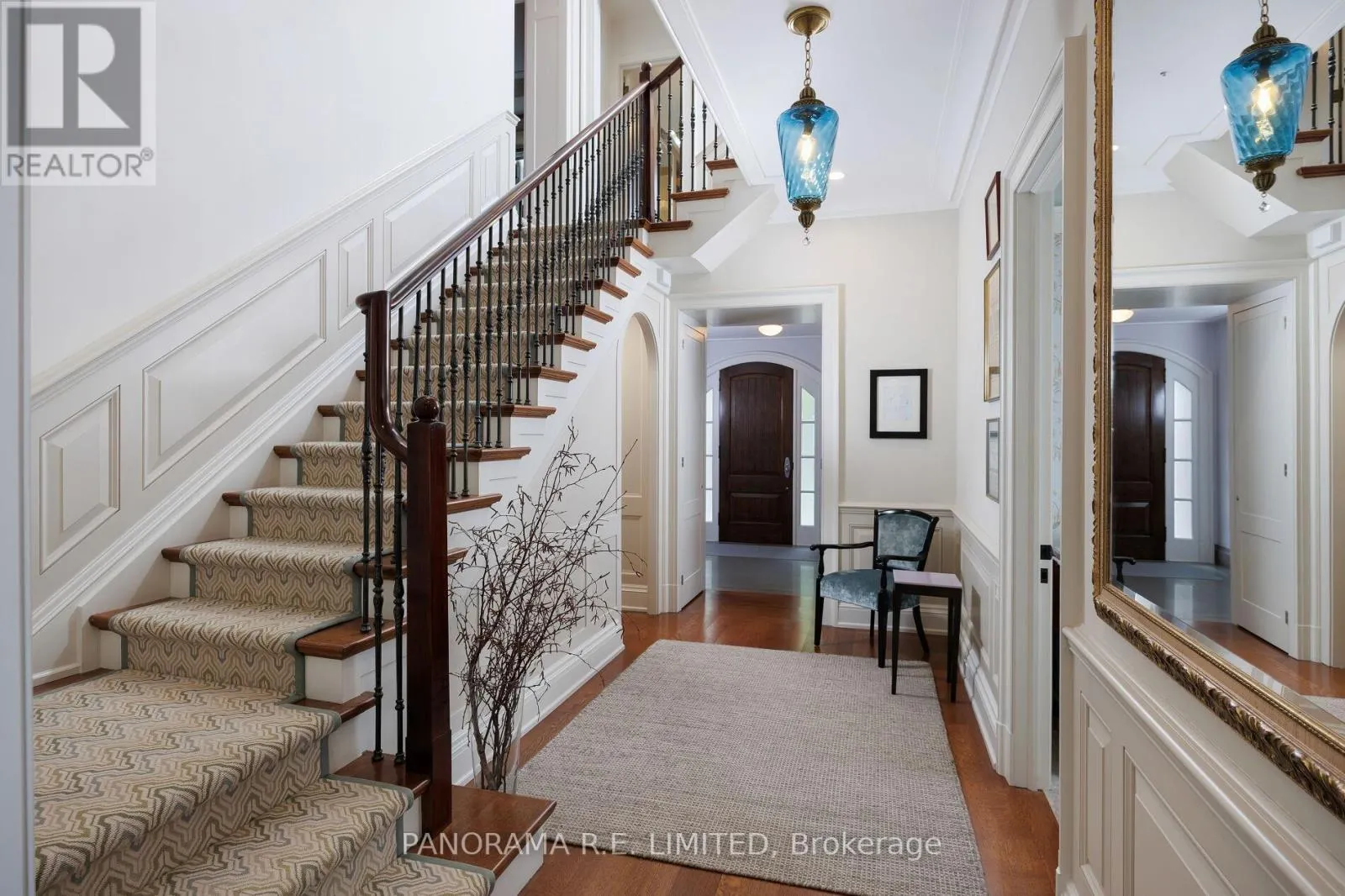 19 GRAYSTONE GARDENS