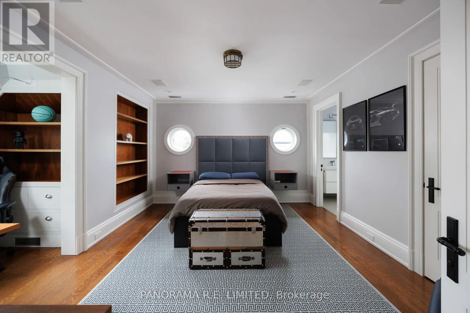 19 GRAYSTONE GARDENS