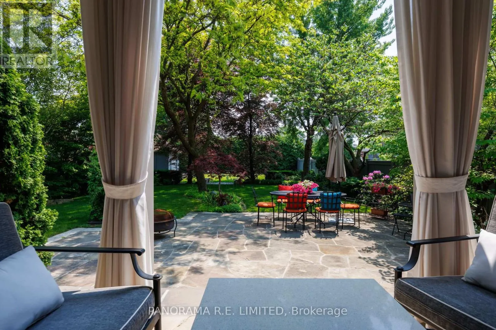 19 GRAYSTONE GARDENS