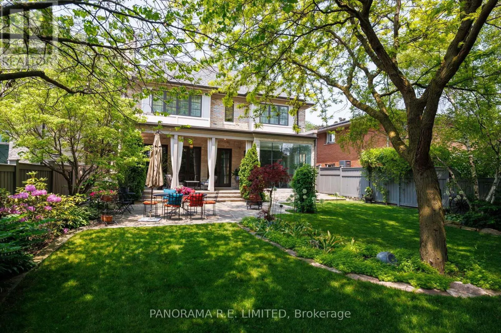19 GRAYSTONE GARDENS