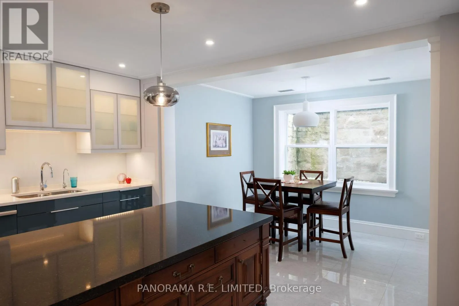 19 GRAYSTONE GARDENS