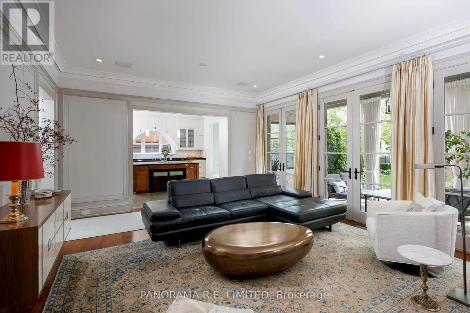 19 GRAYSTONE GARDENS