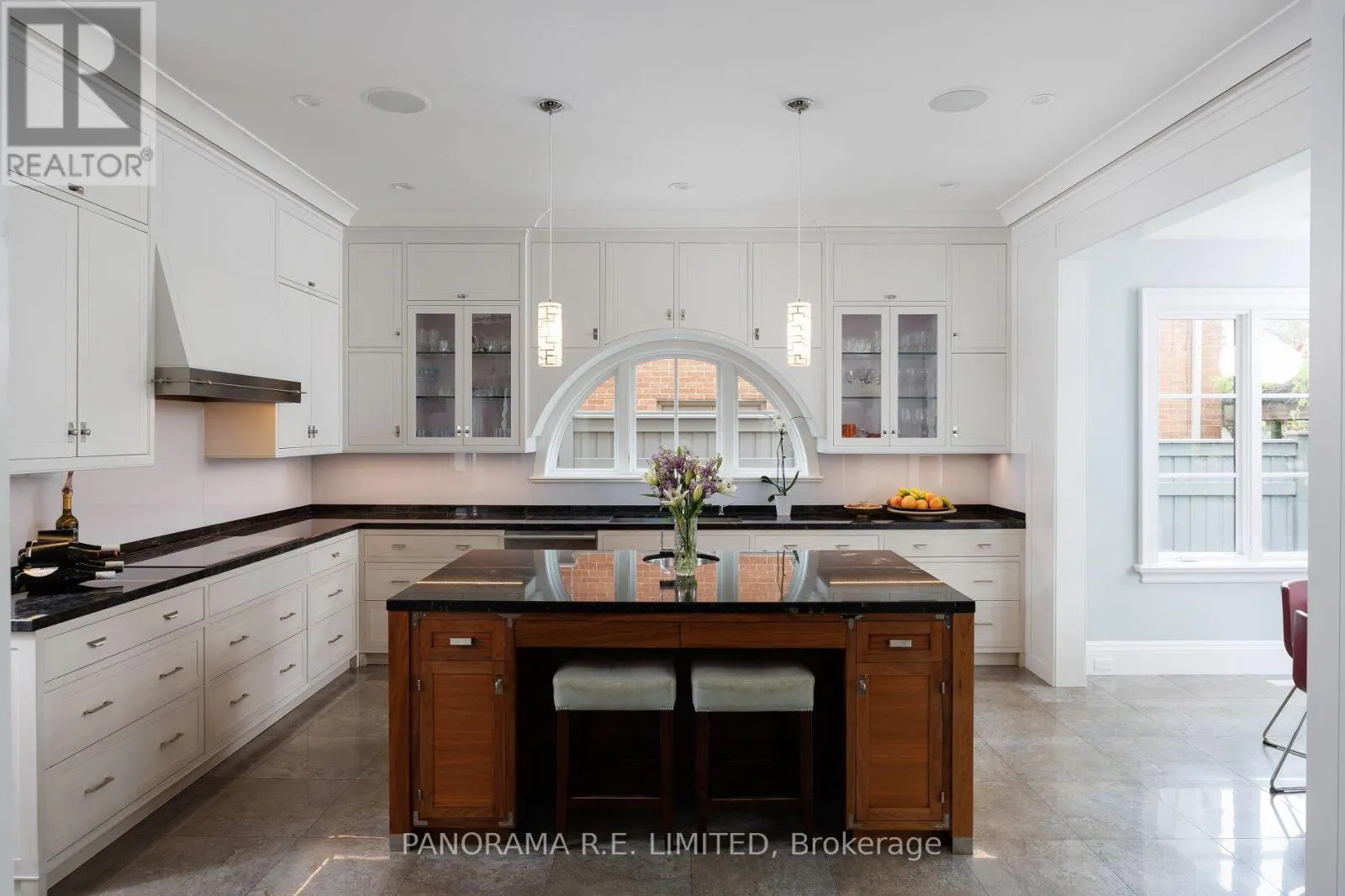 19 GRAYSTONE GARDENS