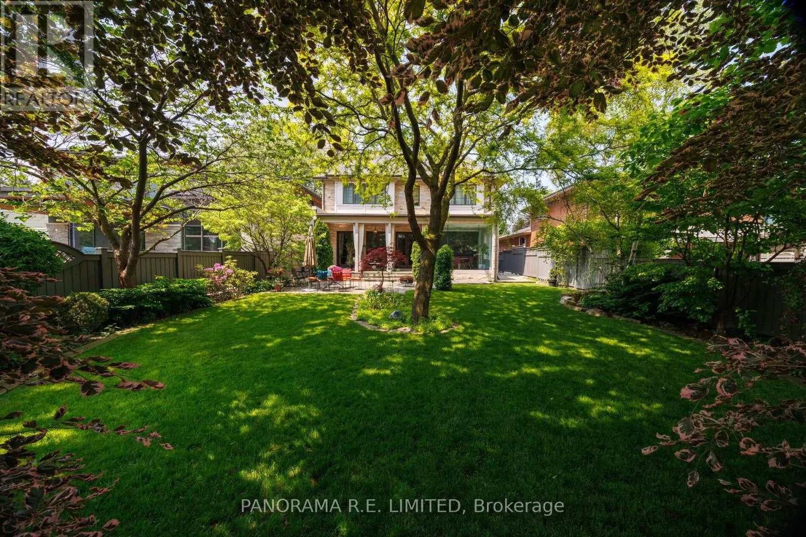19 GRAYSTONE GARDENS