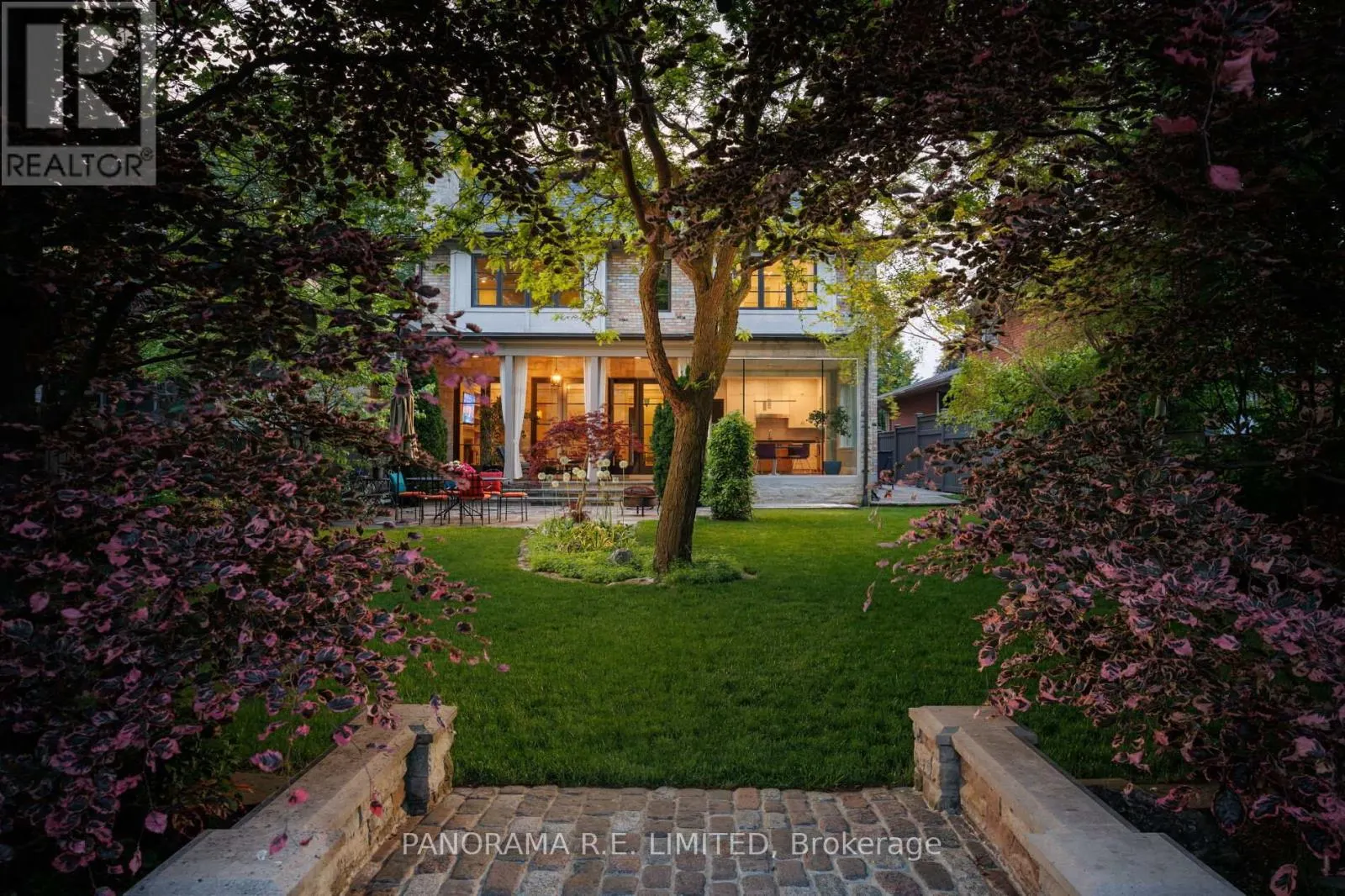 19 GRAYSTONE GARDENS