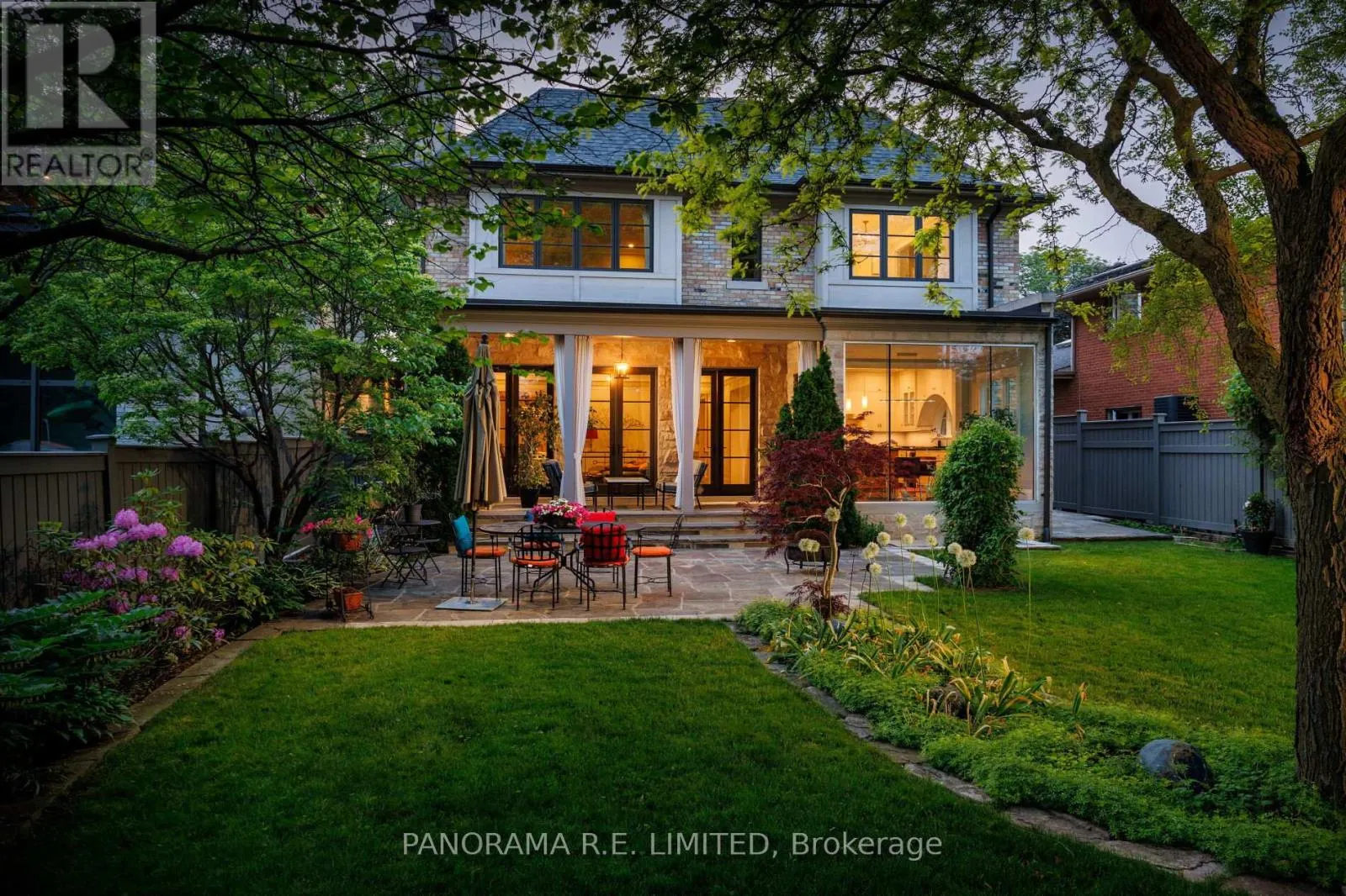 19 GRAYSTONE GARDENS