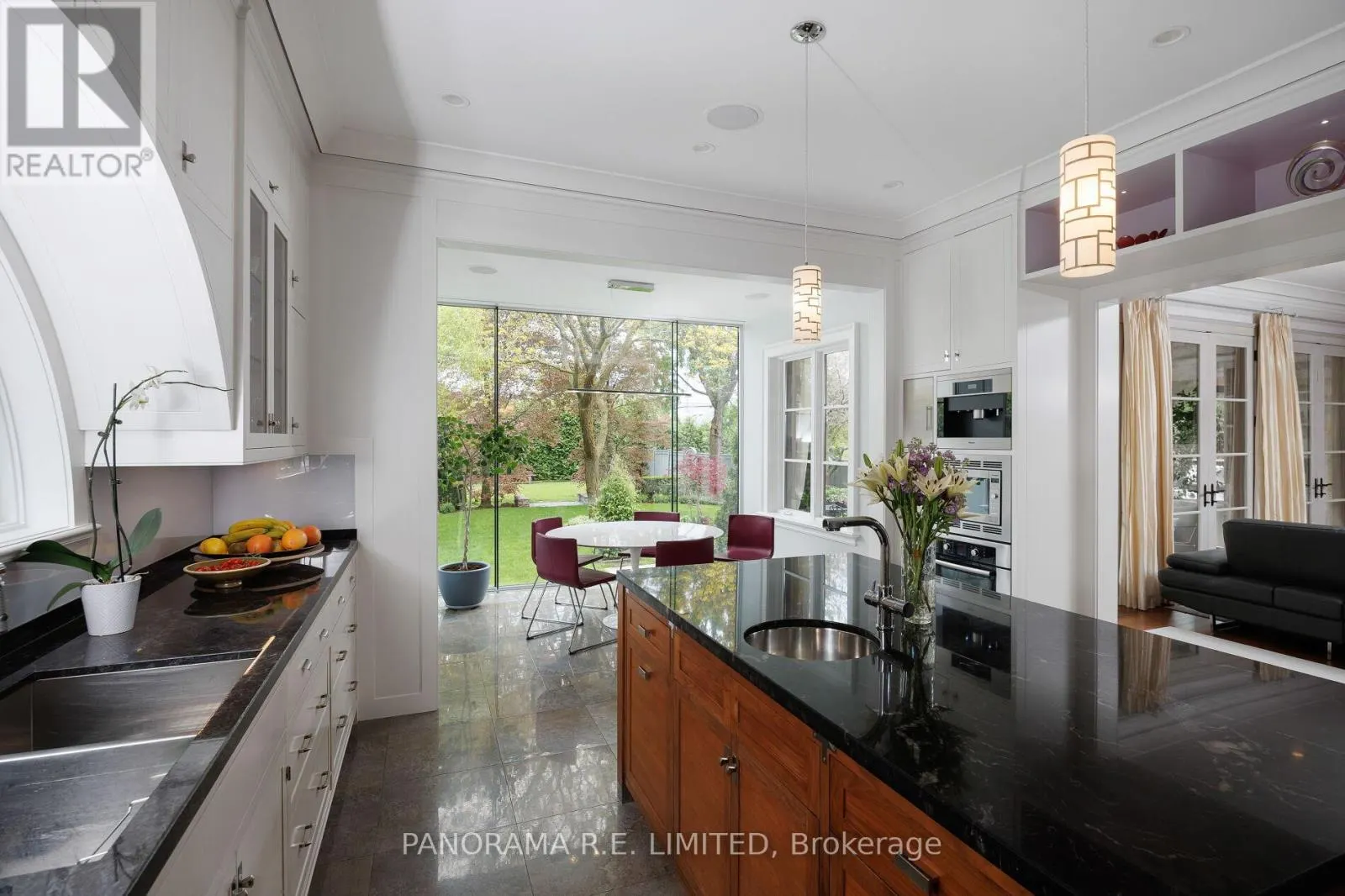 19 GRAYSTONE GARDENS